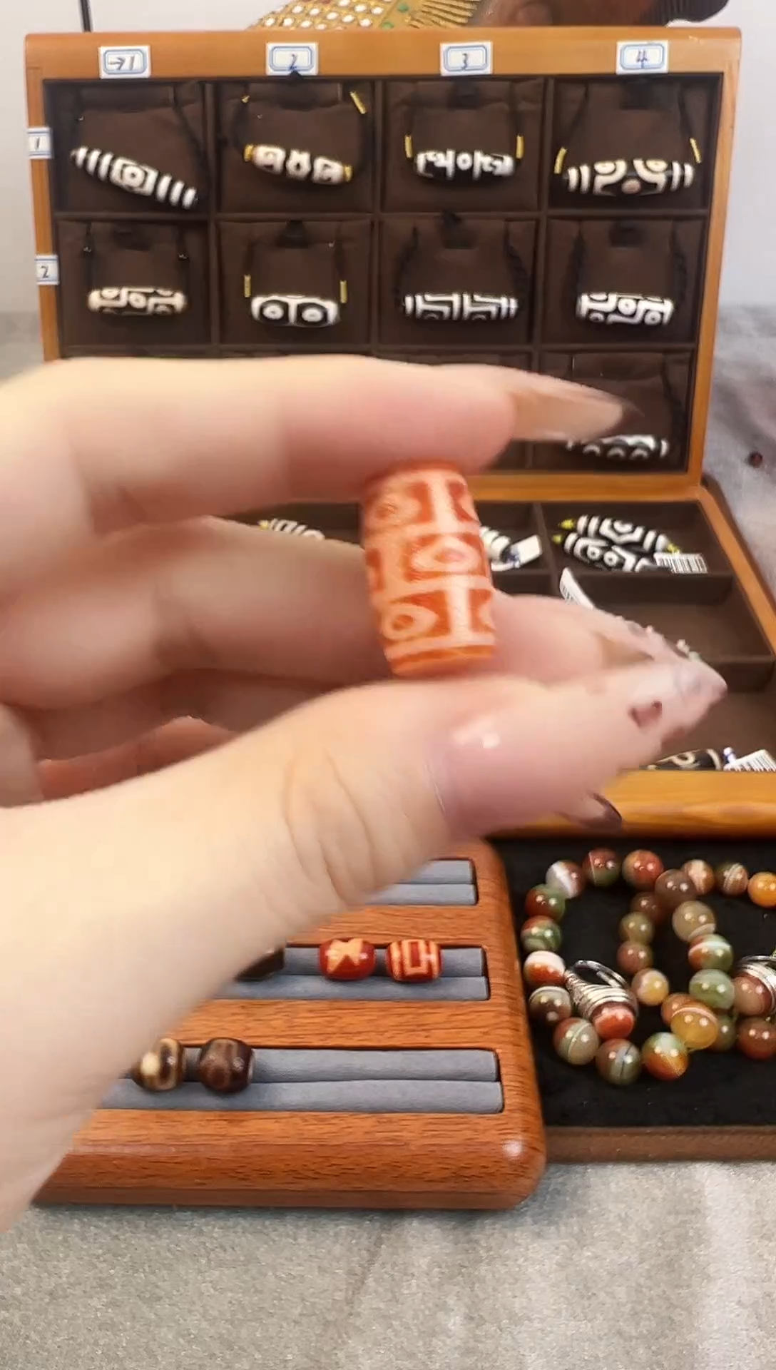 玛瑙/玉髓（覆膜）颈饰未镶嵌50.（微瑕）