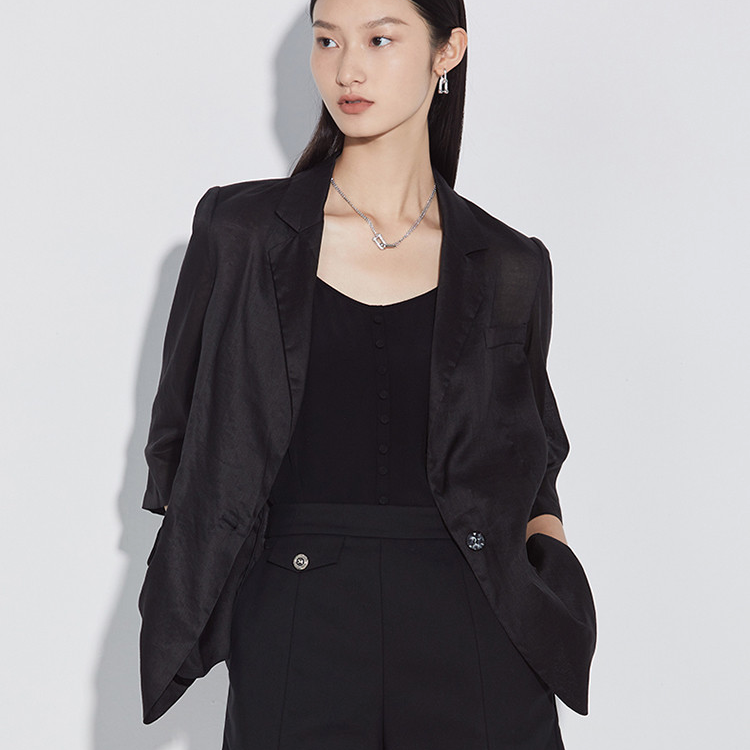 【芊芊专属】曼德诗女装小西装轻薄七分袖休闲舒适短外套M420020