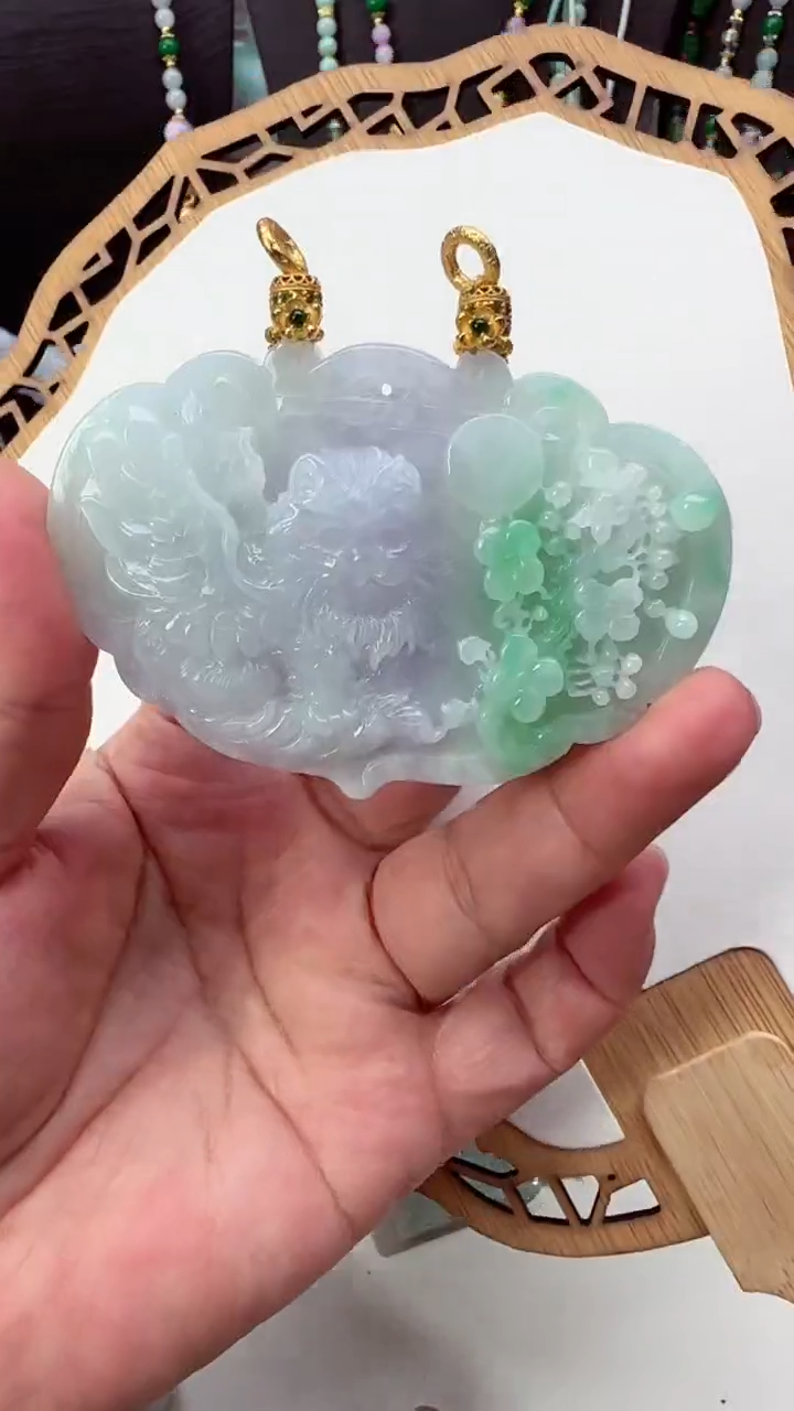 颈饰未镶嵌翡翠吊坠