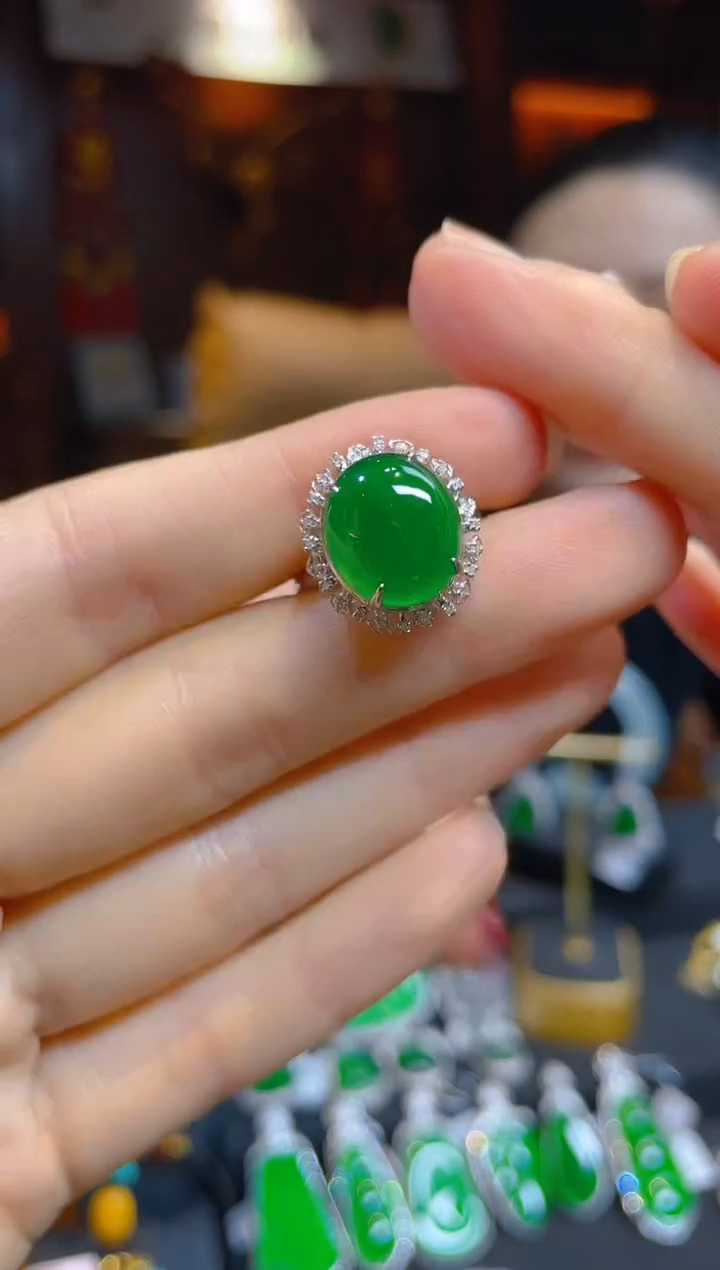 【闪购商品】翡翠戒指18K金镶嵌114747天然A货翡翠戒指