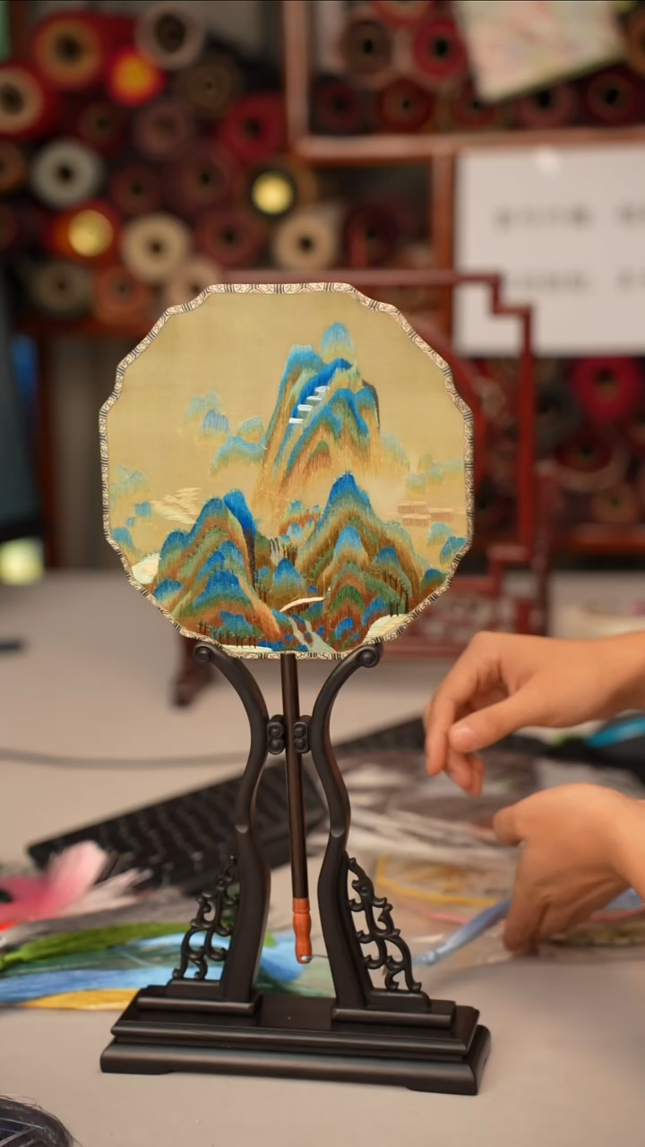 扇子苏绣作品手工团扇