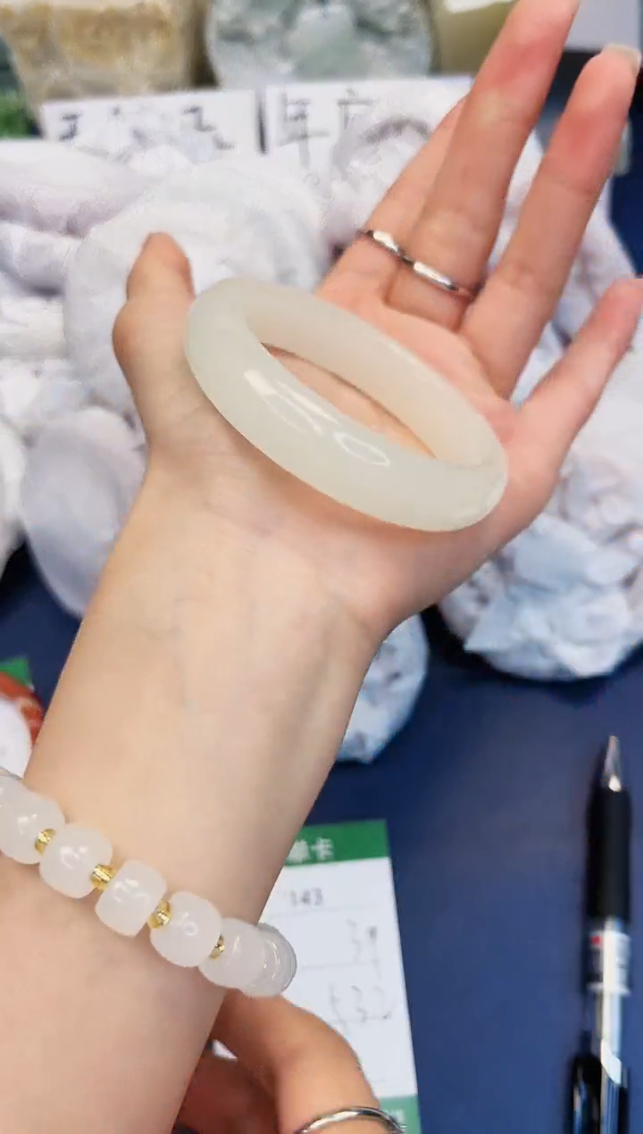 【闪购商品】石英质玉手镯未镶嵌143