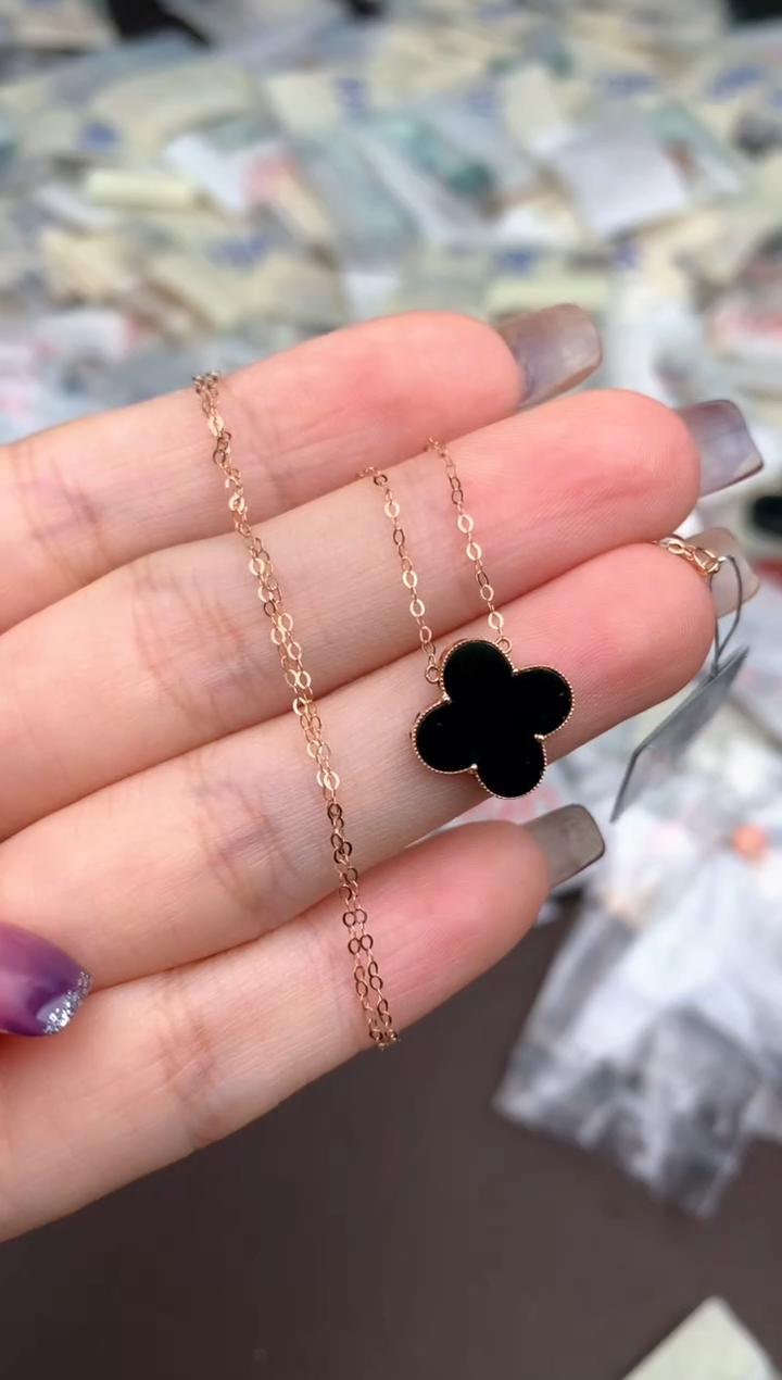 18K金镶嵌挂件翡翠一