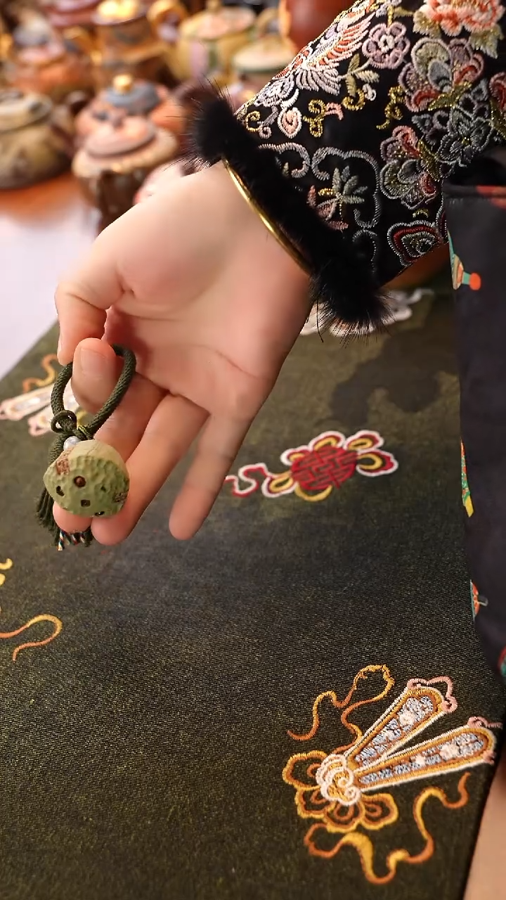 茶壶紫砂豆青莲蓬挂件