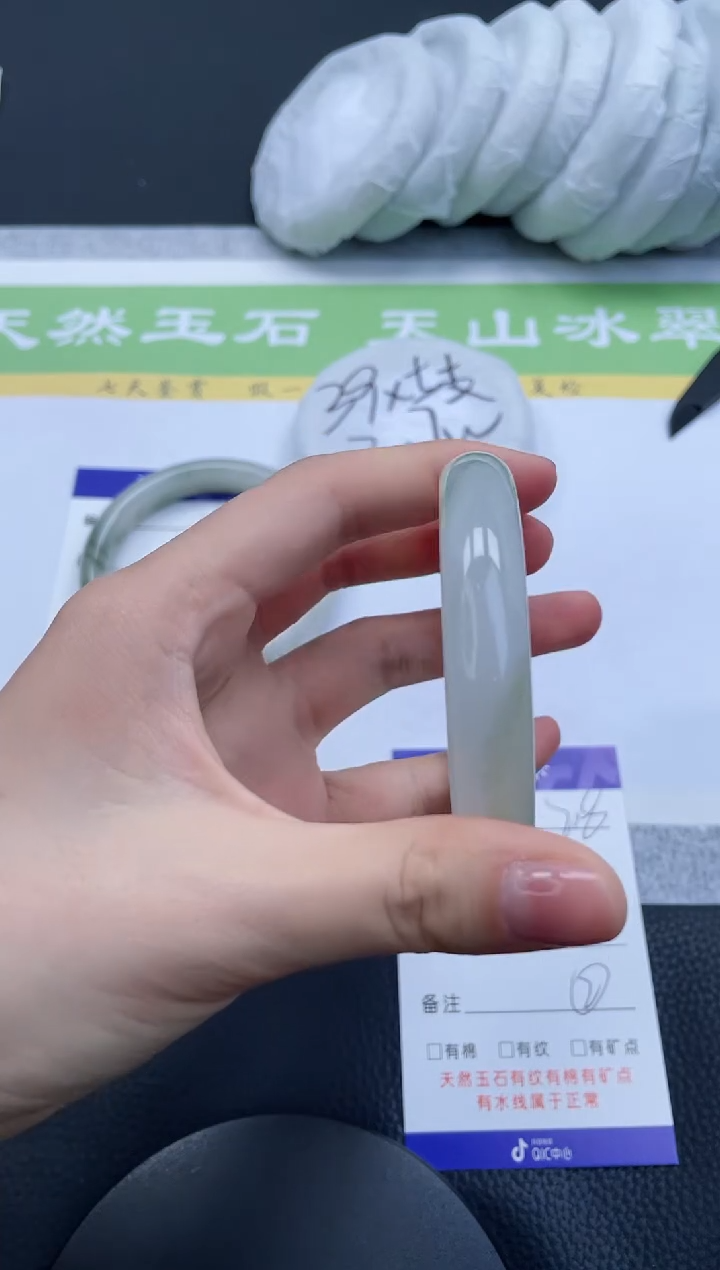 【闪购商品】石英质玉手镯未镶嵌A218-52+