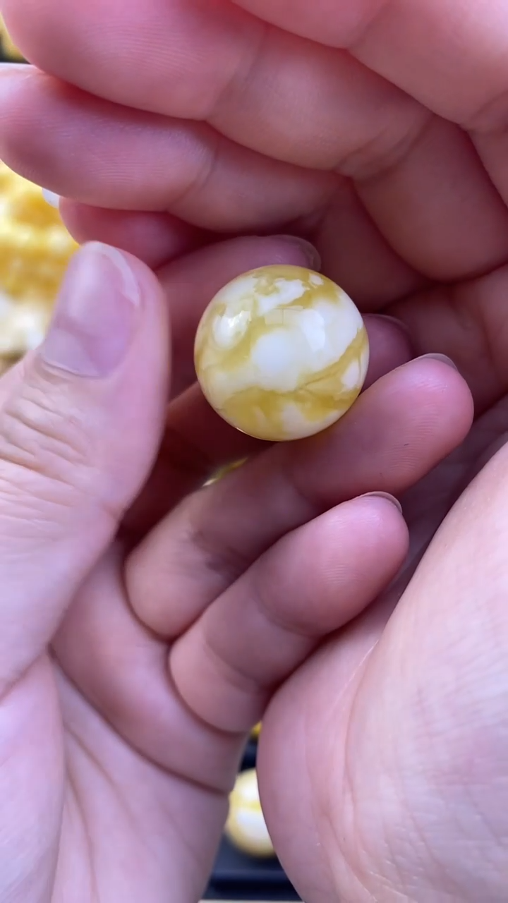 【闪购商品】未镶嵌琥珀裸石月.4