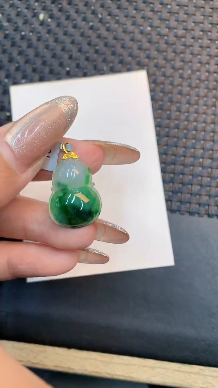 颈饰18K金镶嵌翡翠1