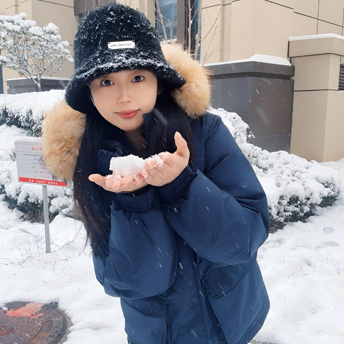 徽标防寒加厚时尚厚款连帽户外羽绒服街头风 男女同款