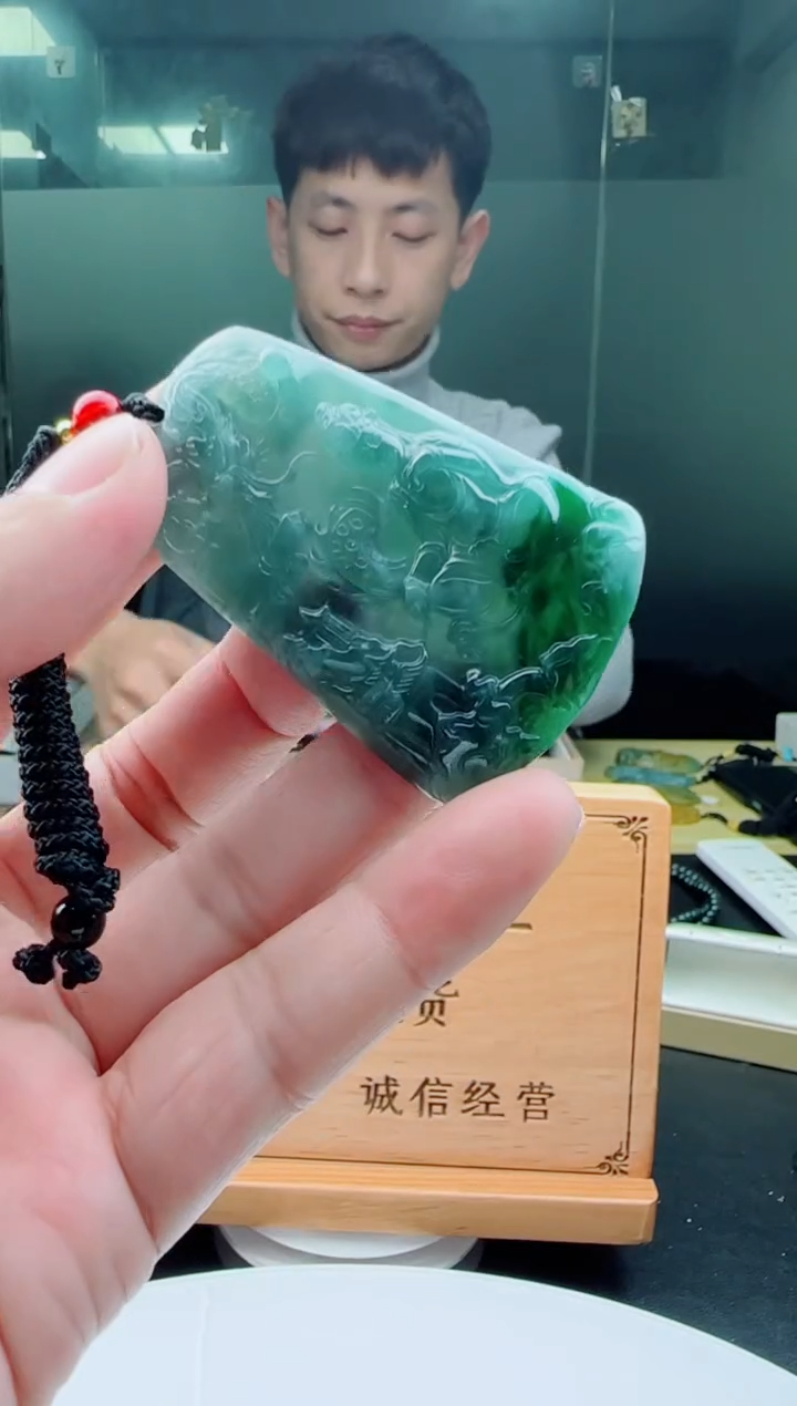 【闪购商品】翡翠颈饰未镶嵌山水御龙观音