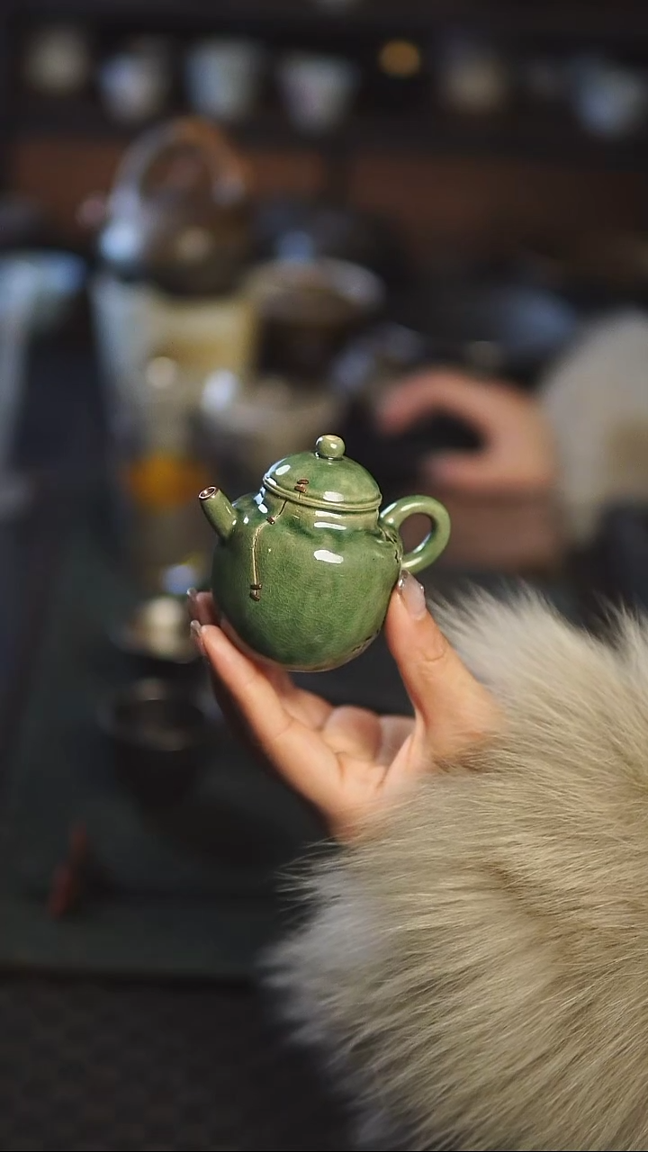 【闪购商品】马一鸣 手捏绿釉小壶