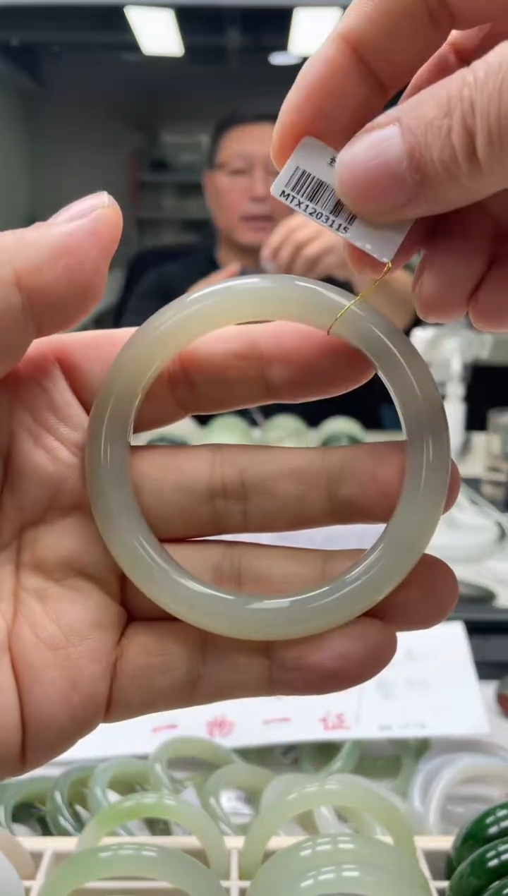 【闪购商品】和田玉手镯未镶嵌编码3115 圈口58-59