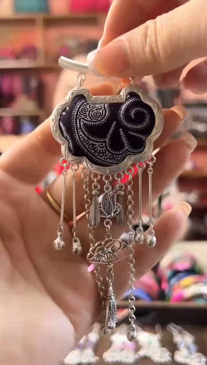 织绣民族风老绣饰品331