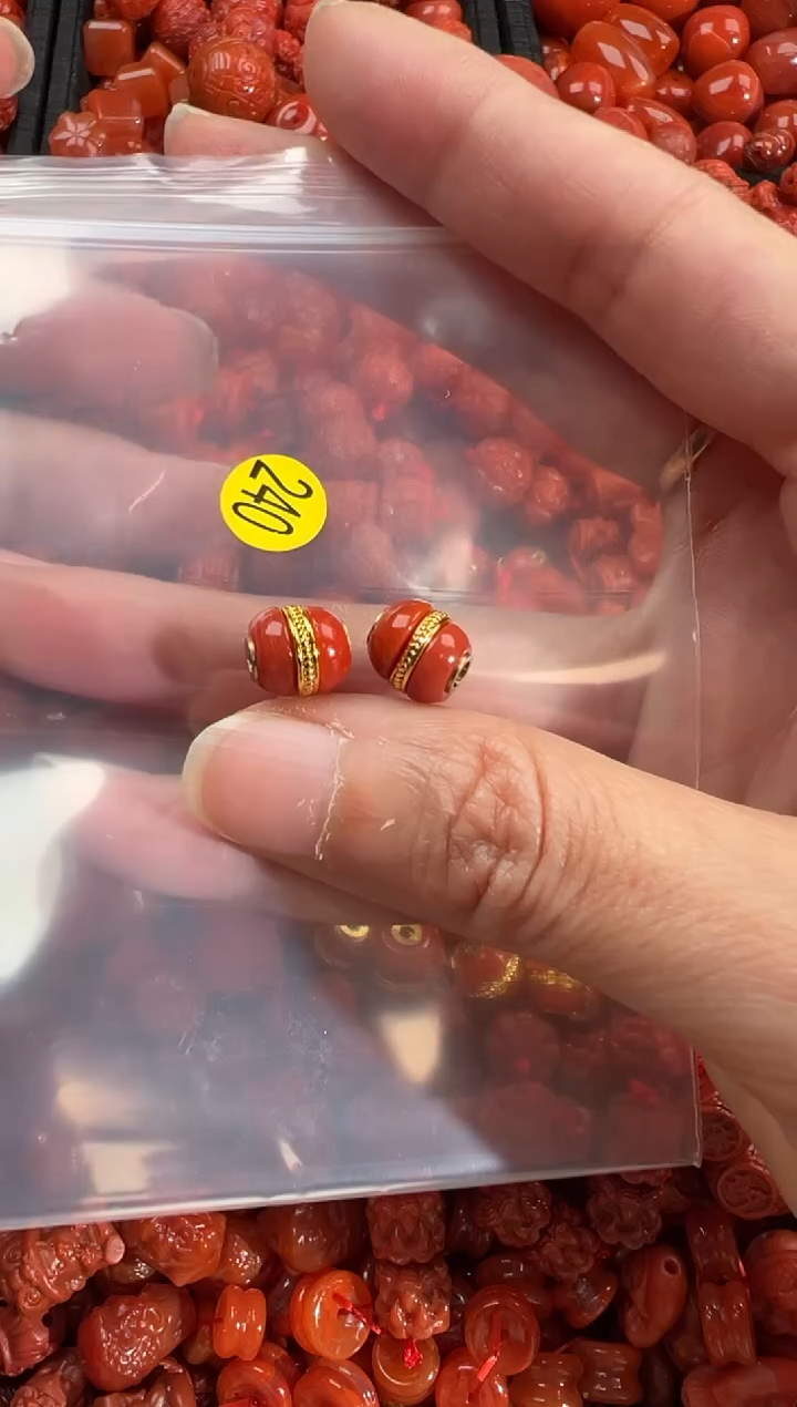 南红玛瑙未镶嵌颈饰1