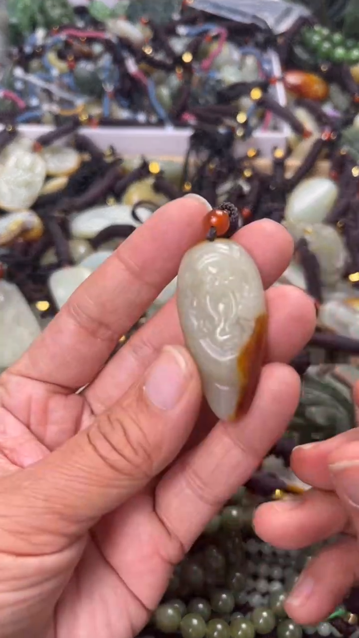 【闪购商品】和田玉颈饰未镶嵌多样性发货没有证书拍一发一有瑕