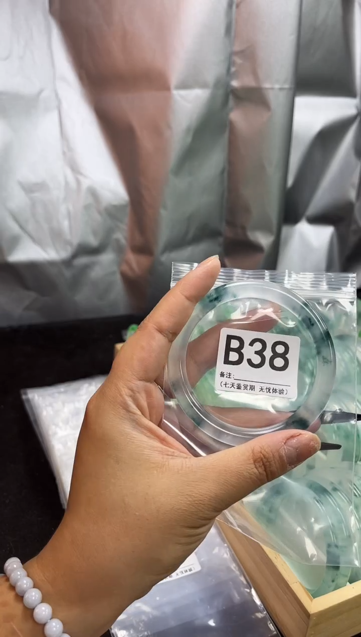 【闪购商品】石英岩玉手镯未镶嵌B38