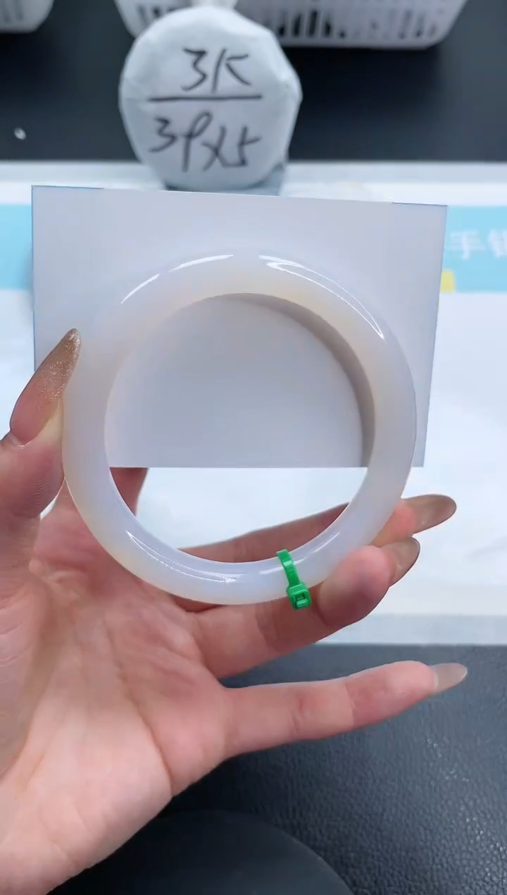 【闪购商品】石英质玉手镯未镶嵌20S173-61