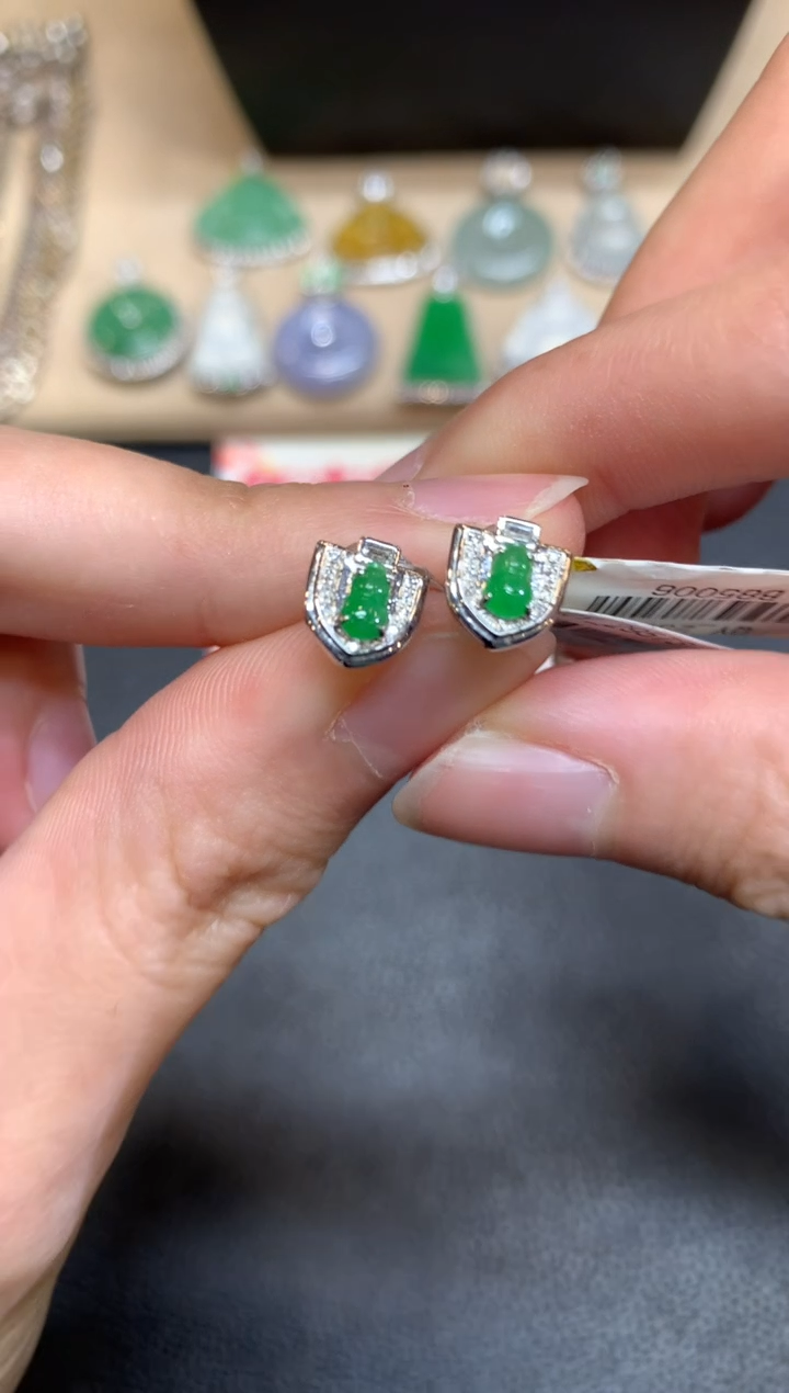 【闪购商品】翡翠耳饰18K金镶嵌葫芦【无服务费】