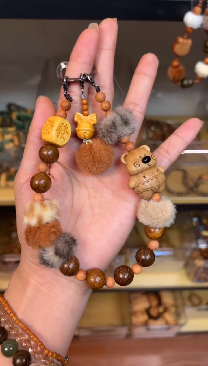 木质类纸尿裤熊 手机挂