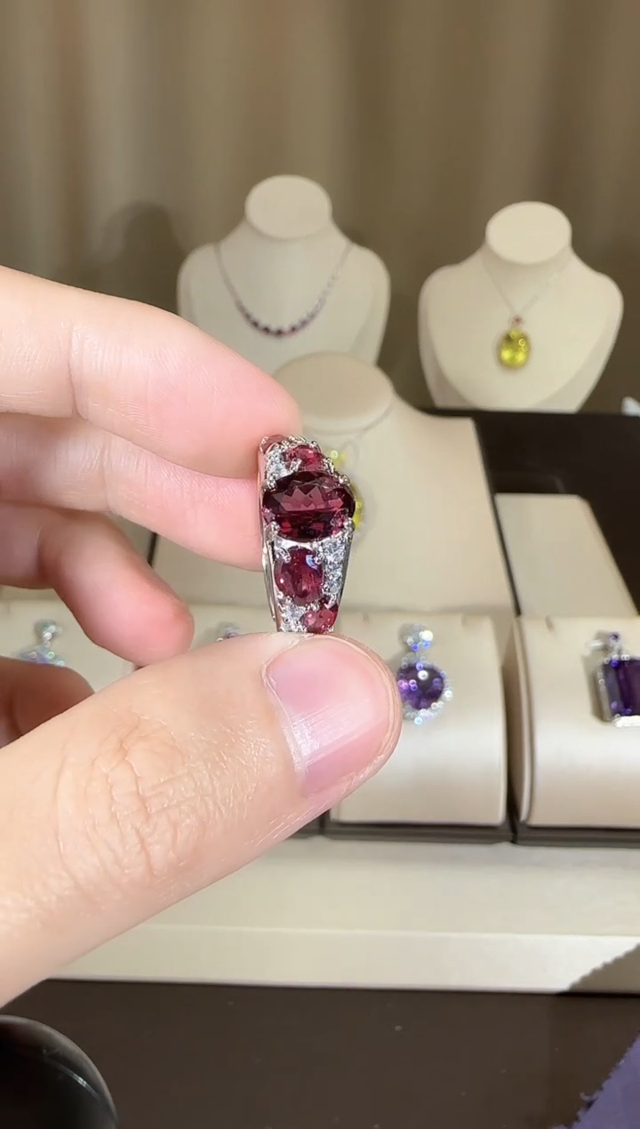 【闪购商品】石榴石戒指银S925镶嵌7*9mm设计款