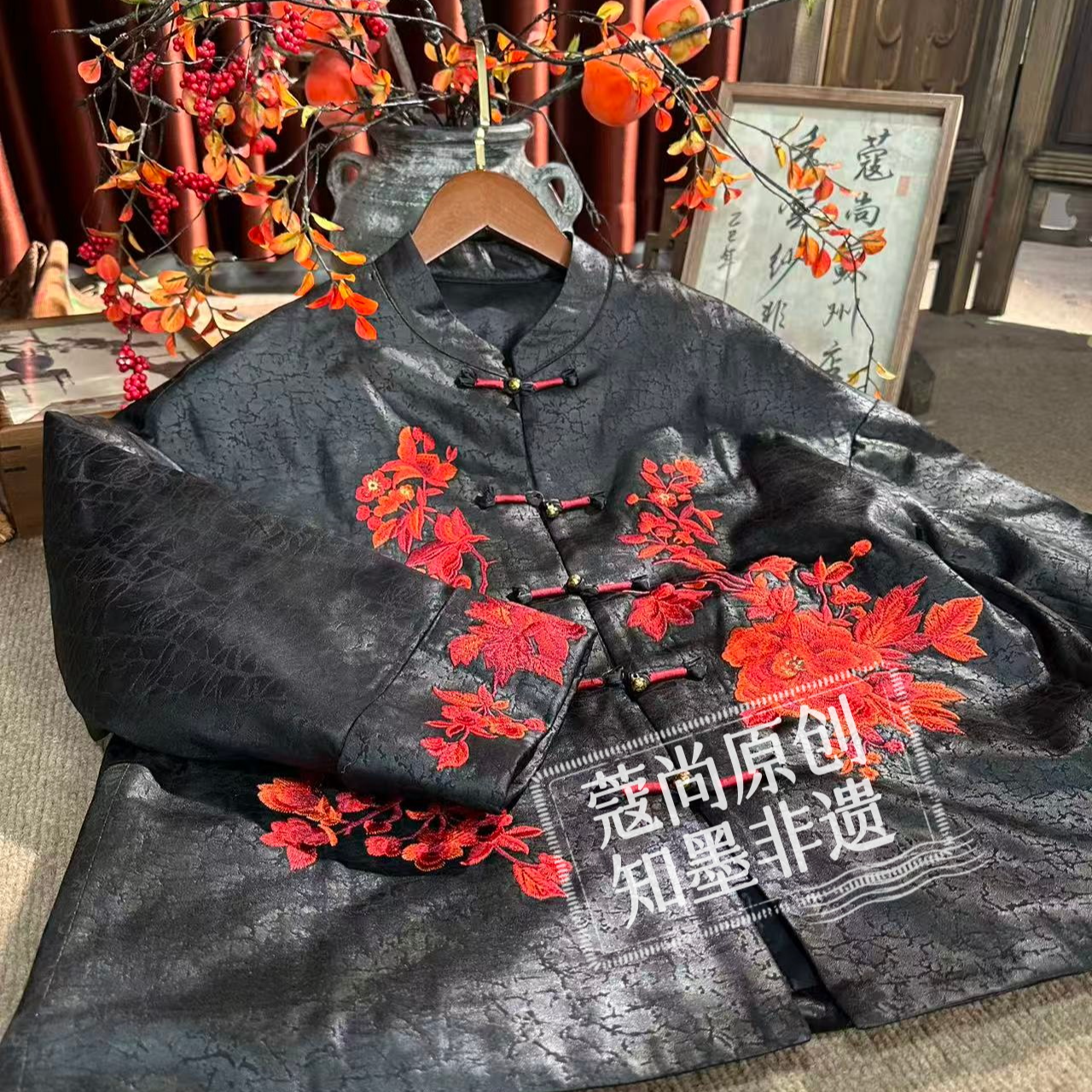 冬季新款新中式国风宽松显瘦立领龟裂纹老料绣花加棉外套