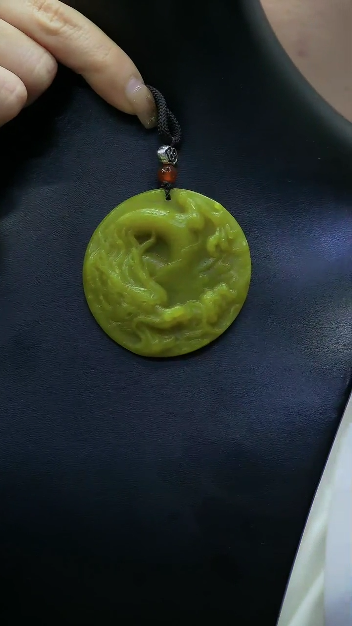 【闪购商品】蛇纹石玉龙未镶嵌挂件