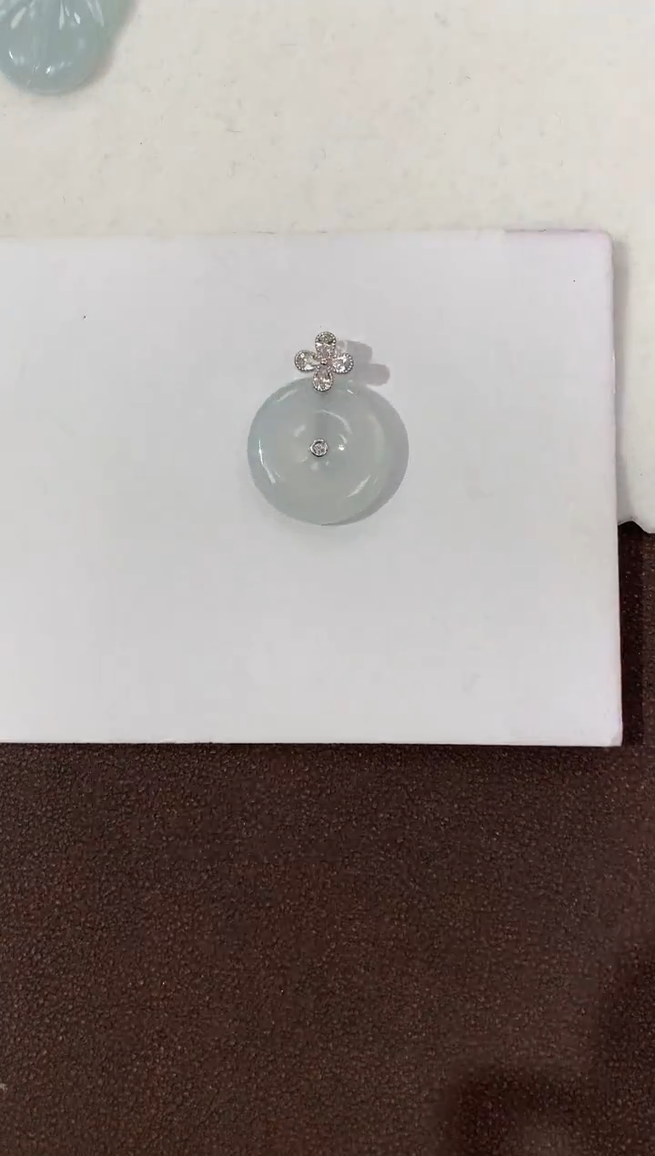 翡翠18K金镶嵌颈饰天然缅甸a货翡翠