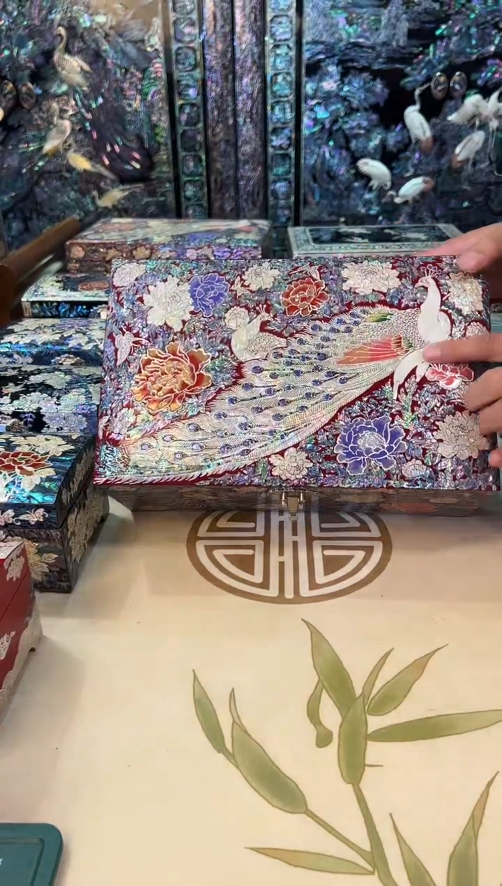 全贝底 弘贝雅螺钿漆器文化馆
