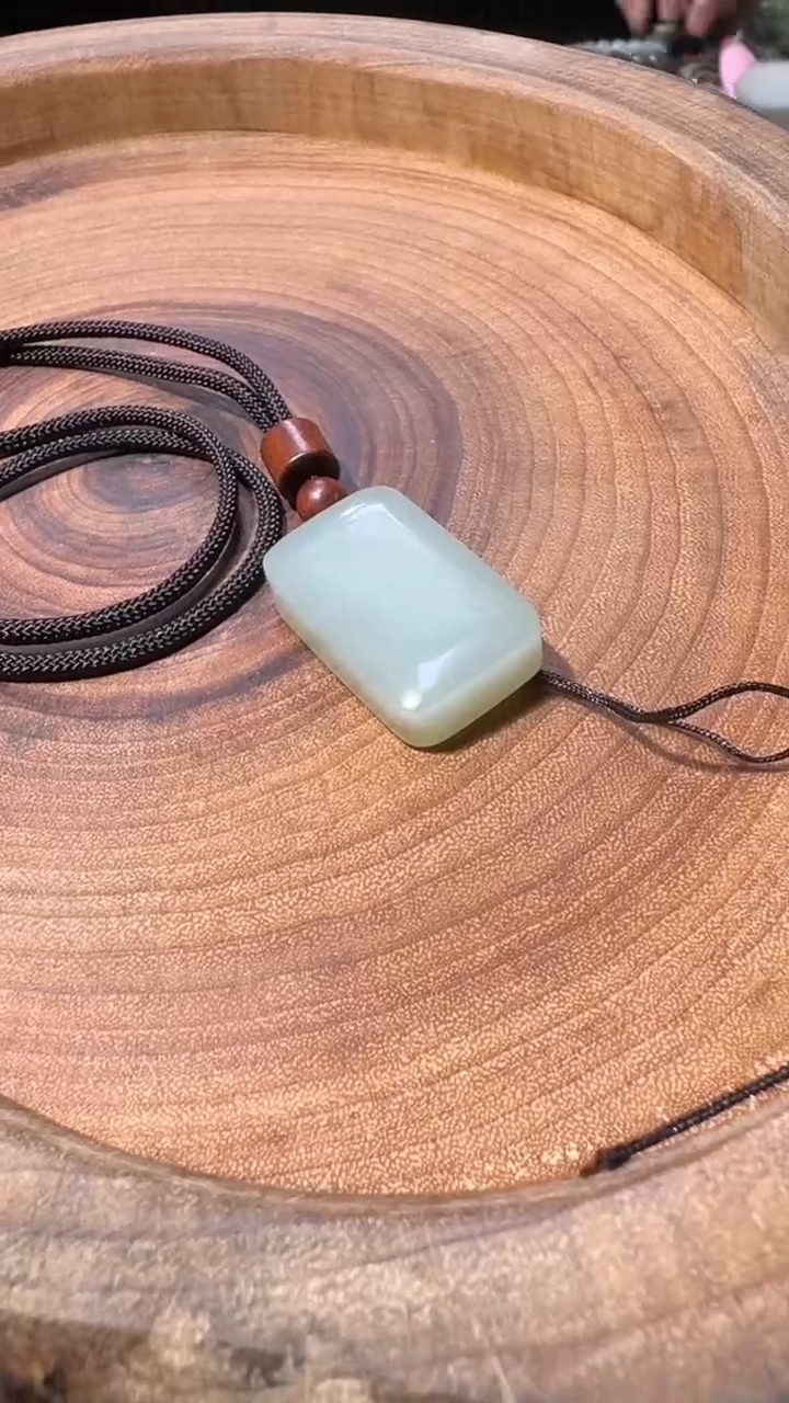 颈饰未镶嵌和田玉挂件