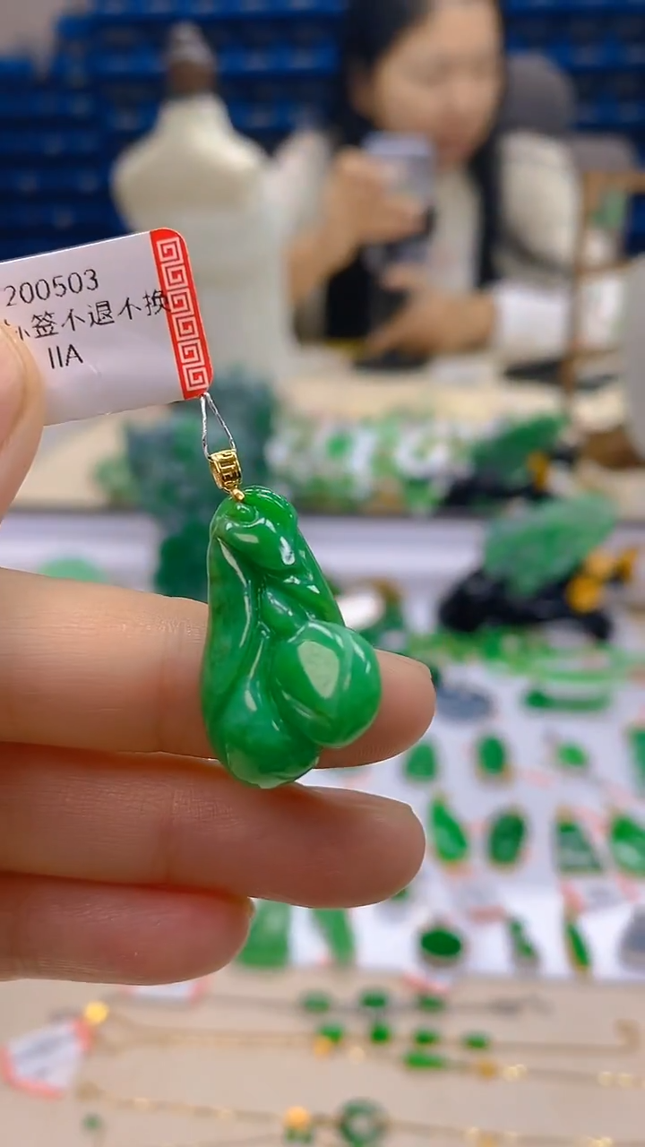 颈饰18K金镶嵌翡翠新号开播 全场乱卖