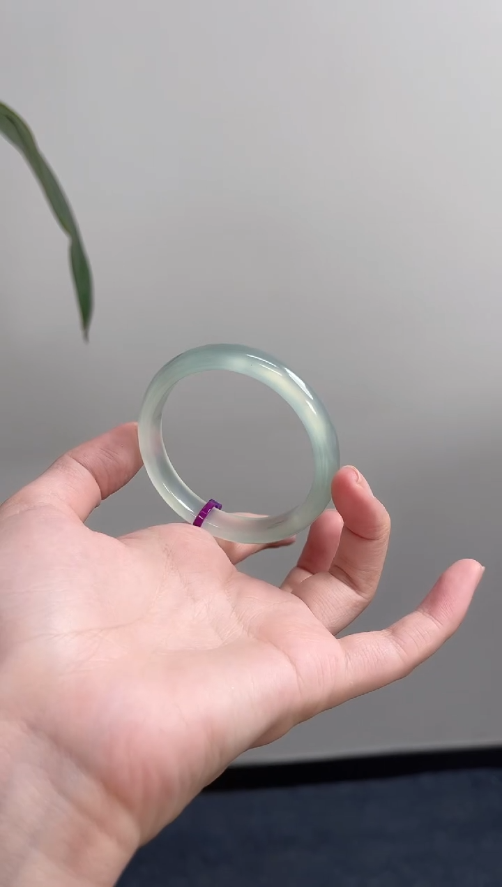 玛瑙/玉髓手镯未镶嵌53-54圈 