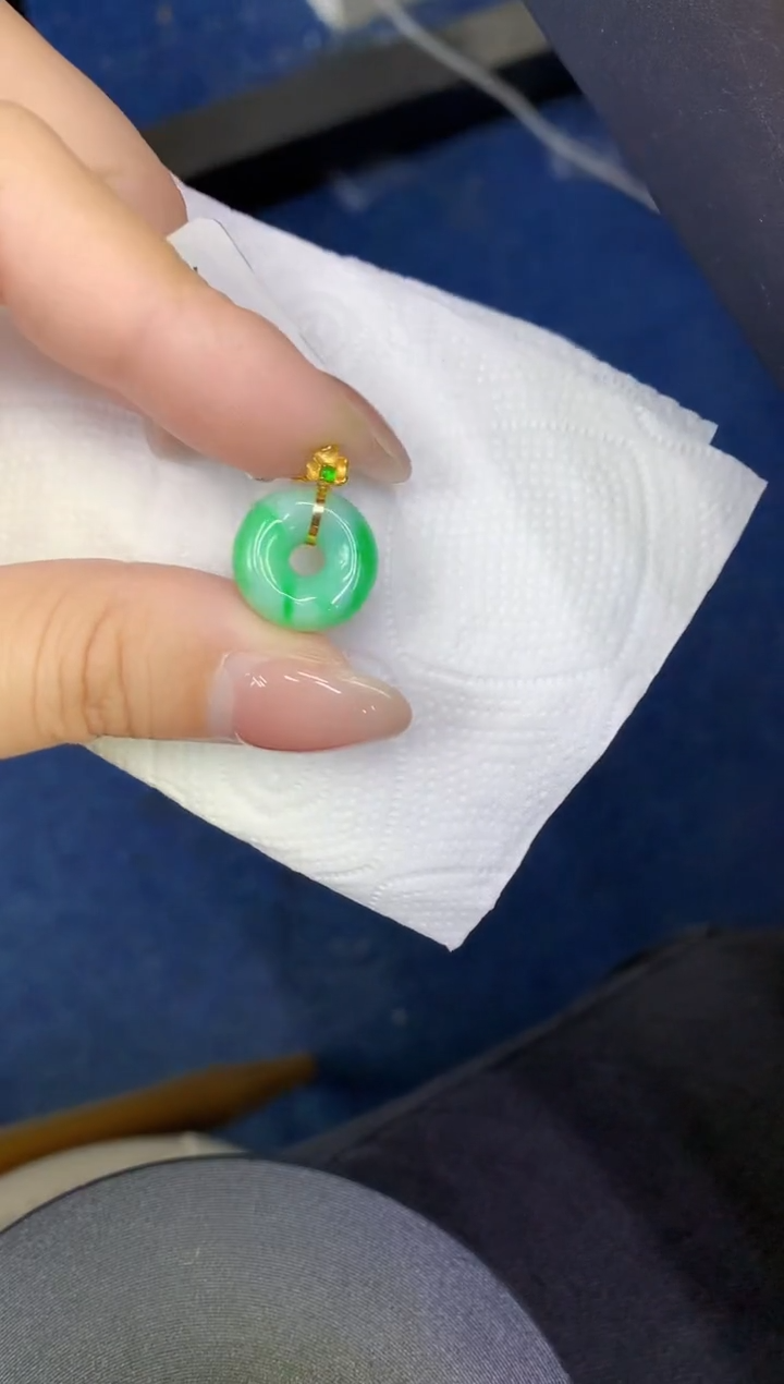 颈饰18K金镶嵌翡翠缅甸天然翡翠A货