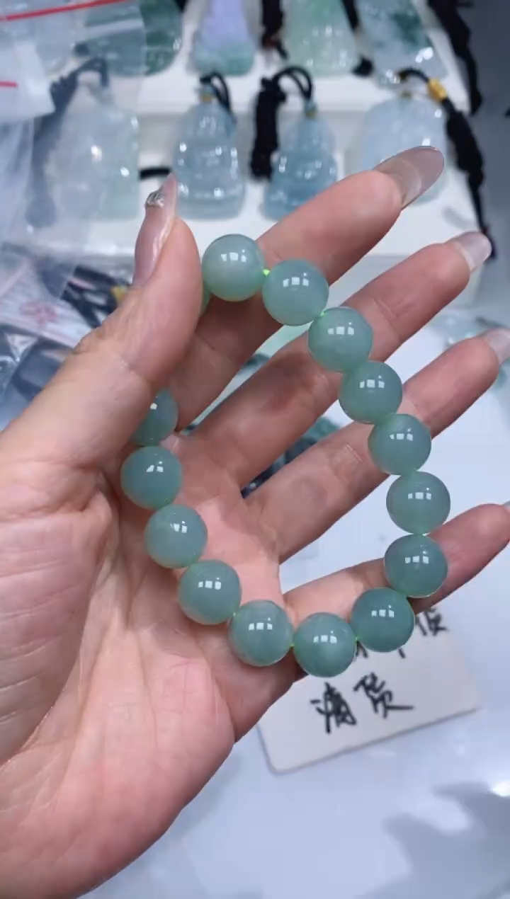 颈饰未镶嵌翡翠手串