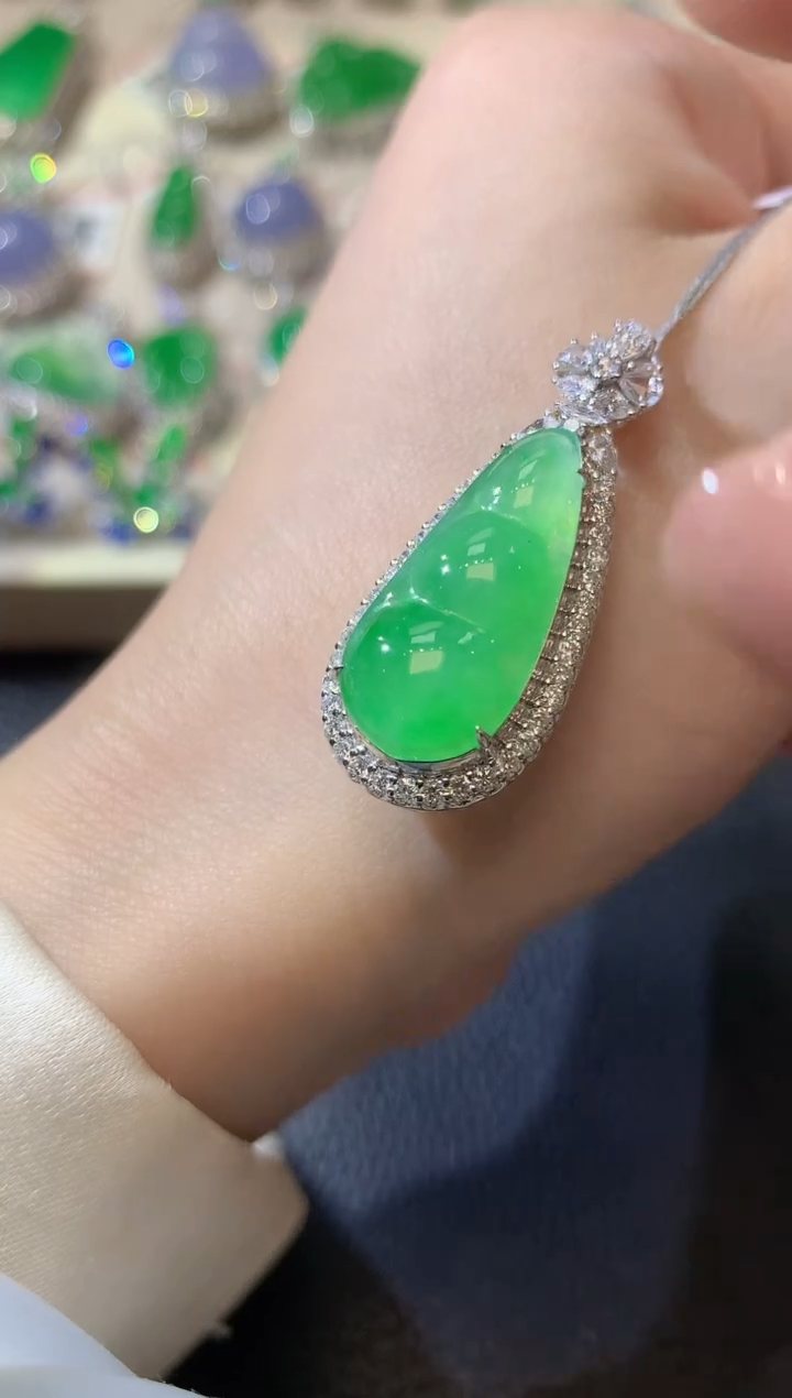 【闪购商品】翡翠吊坠(不含链)18K金镶嵌C47