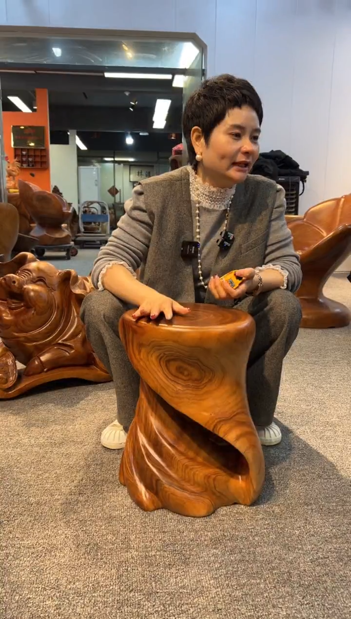 【闪购商品】香樟木实木创意凳子