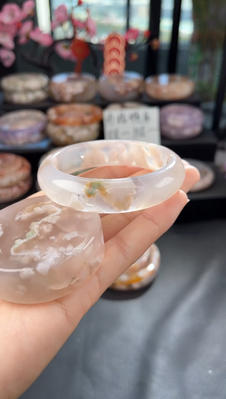 【闪购商品】石英质玉手镯未镶嵌52