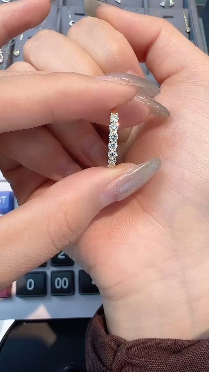 【闪购商品】钻石/18K金镶嵌50分排戒