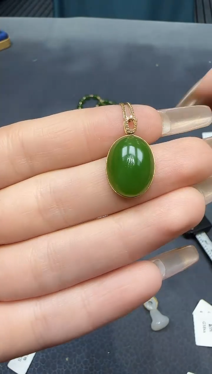 【闪购商品】和田玉挂件18K金镶嵌1