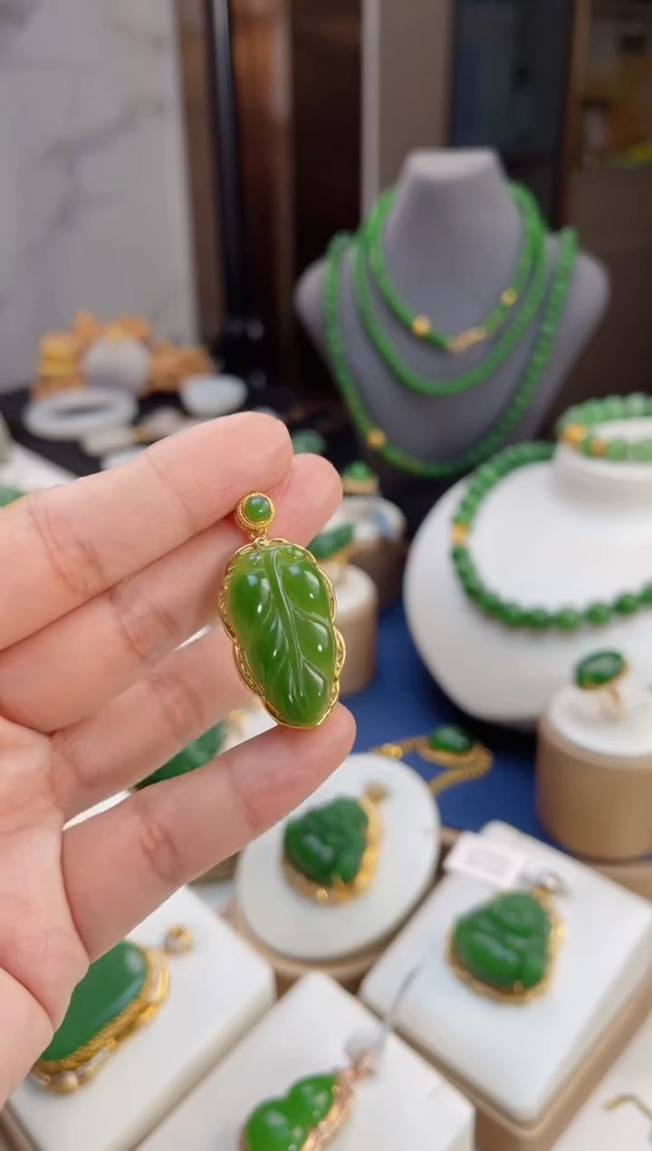 【闪购商品】和田玉吊坠18K金镶嵌叶子