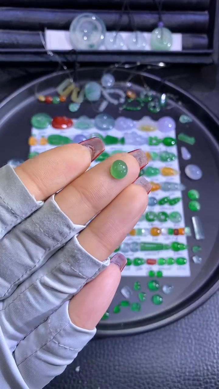 未镶嵌挂件翡翠蛋面