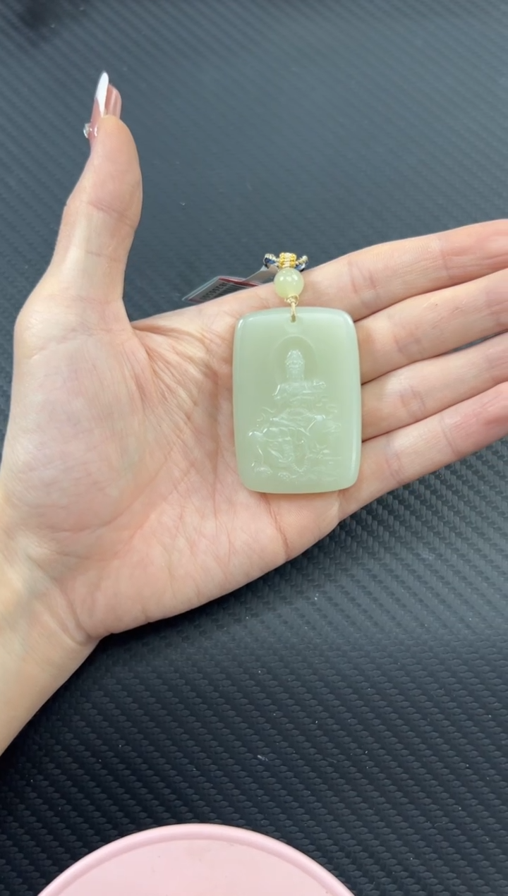 【闪购商品】和田玉吊坠(赠链)未镶嵌且末微色差迪克兰吊坠