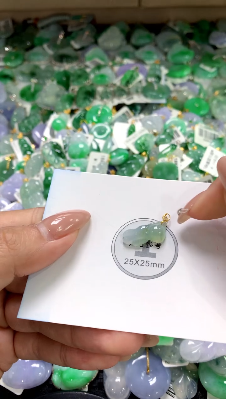 颈饰18K金镶嵌翡翠1111111111111111