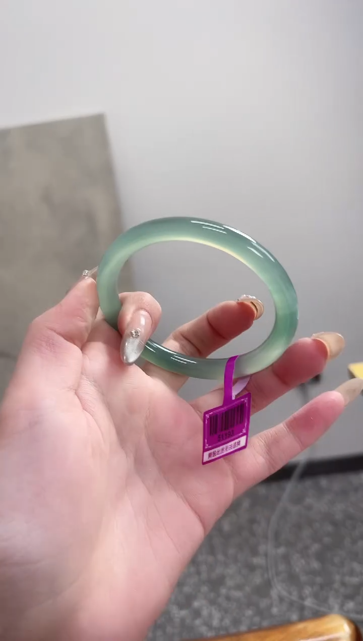 【闪购商品】玛瑙/玉髓手镯未镶嵌55-56圈 需要包容圆条