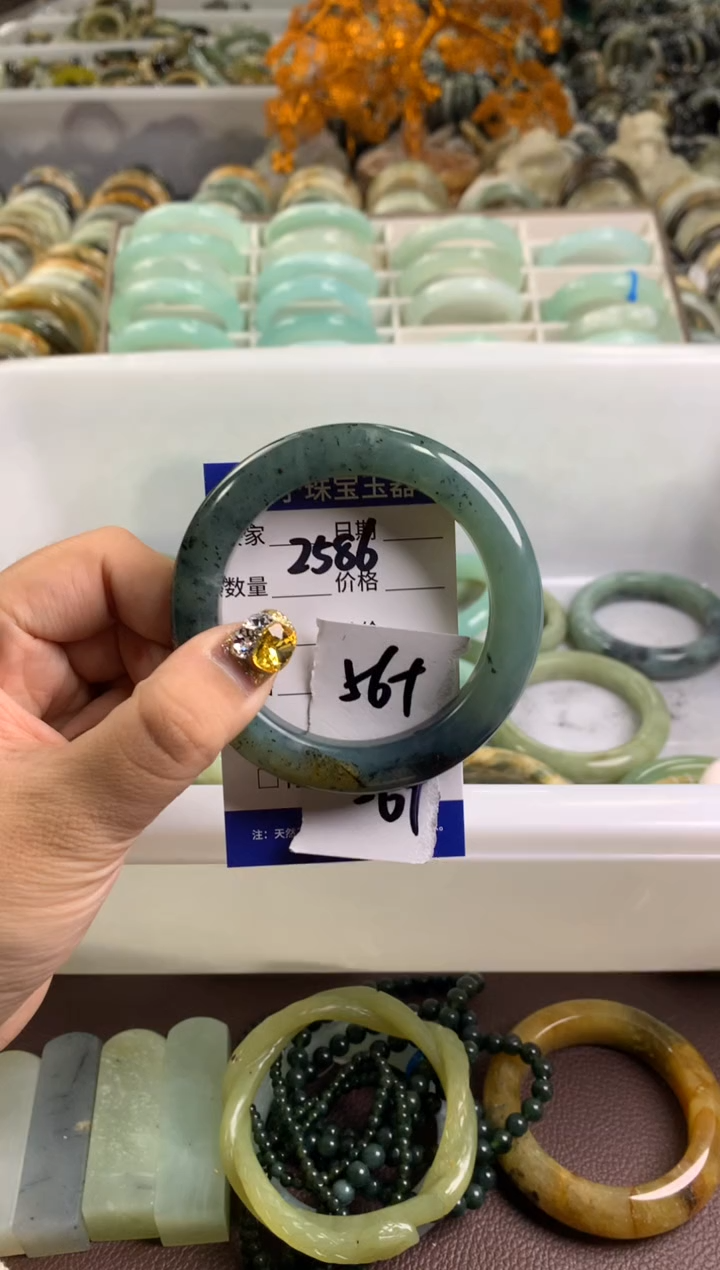【闪购商品】蛇纹石玉手镯未镶嵌2586