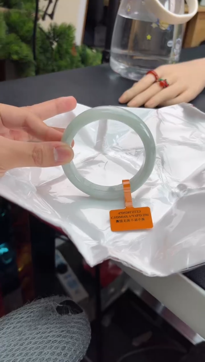 【闪购商品】翡翠手镯未镶嵌18翡翠手镯