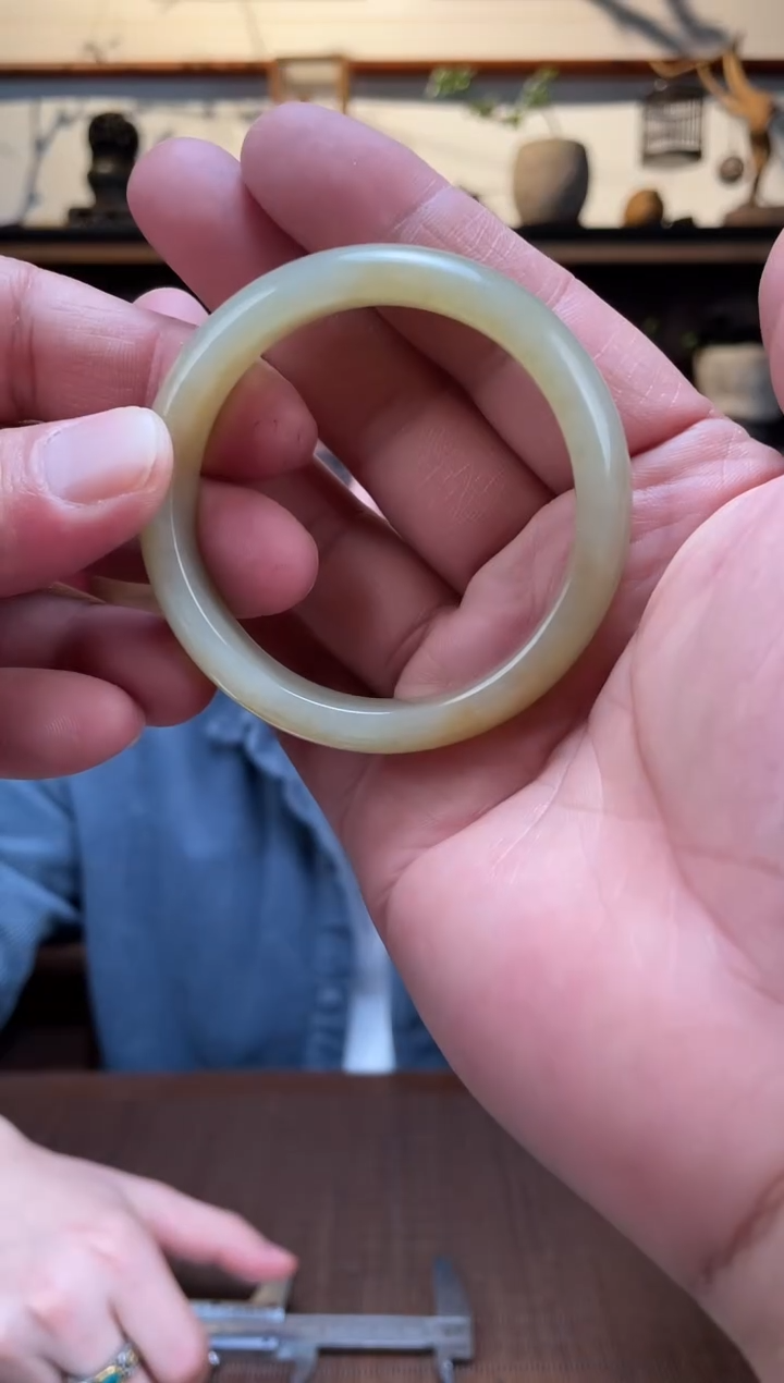 【闪购商品】和田玉手镯未镶嵌54#烟糖料手镯YR