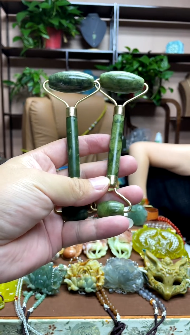 未镶嵌岫玉吊坠多样性发货发其中之一