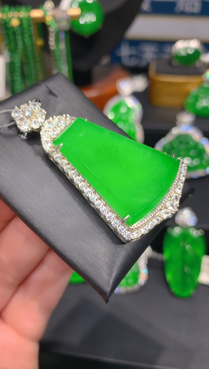 颈饰银S925镶嵌翡翠10一季