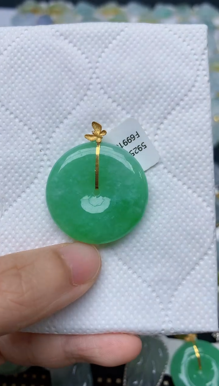 翡翠18K金镶嵌颈饰天然缅甸A货翡翠 