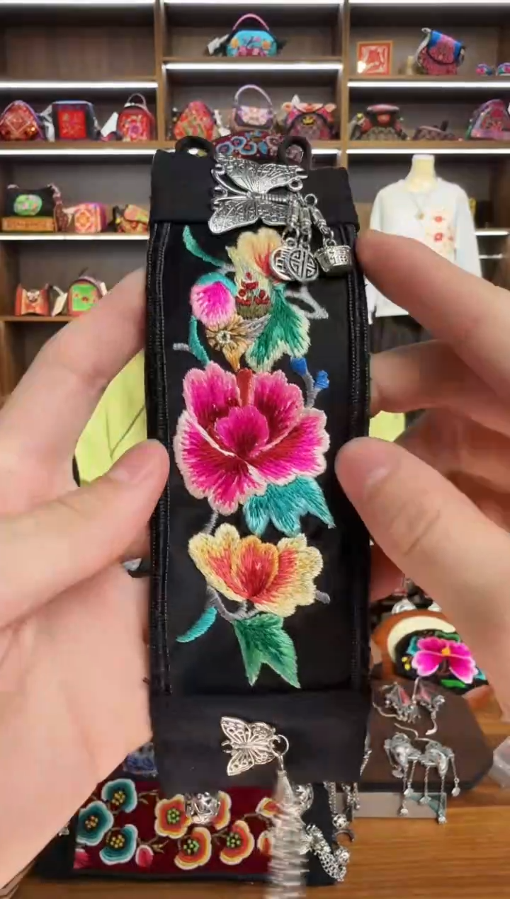 【闪购商品】织绣192蒙阿苏苗绣传承