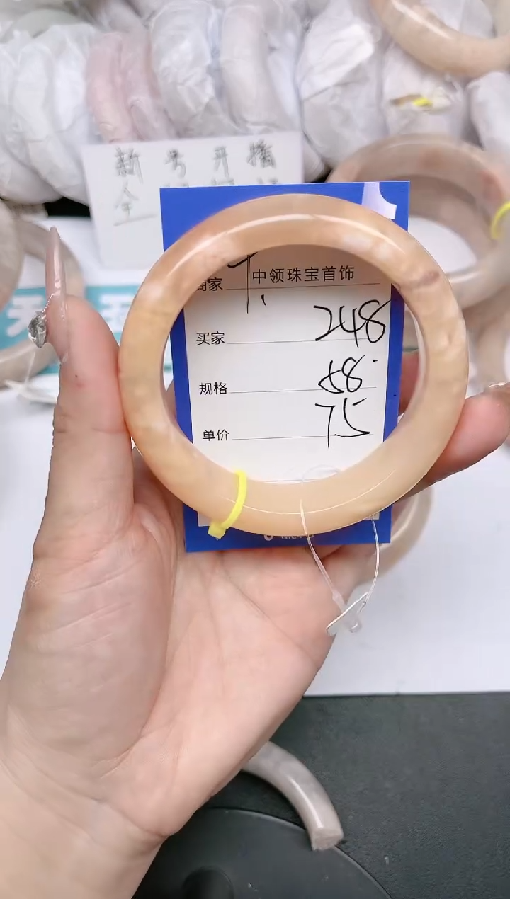 【闪购商品】石英质玉未镶嵌手镯248